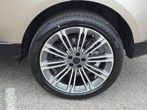 New 2026 Land Rover Range Rover Long Wheelbase SE image 35