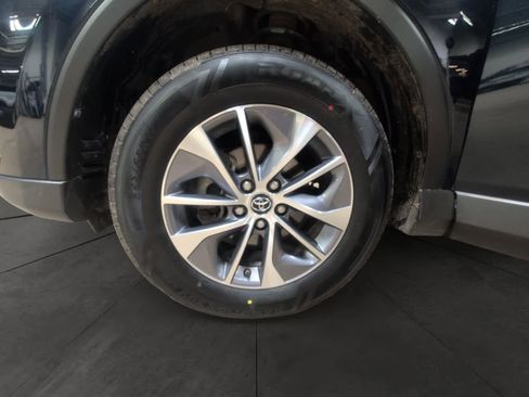 Used 2018 Toyota RAV4 LE image 14