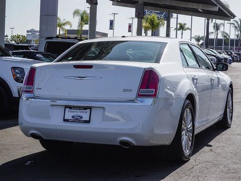 Used 2013 Chrysler 300 AWD w/ Driver Convenience Group image 7