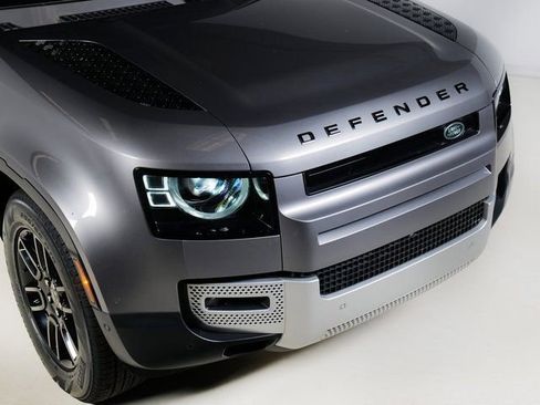 Used 2023 Land Rover Defender 110 SE image 33