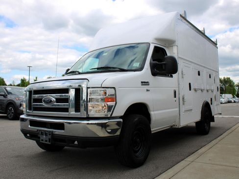 Used 2016 Ford E-350 and Econoline 350 Super Duty image 3