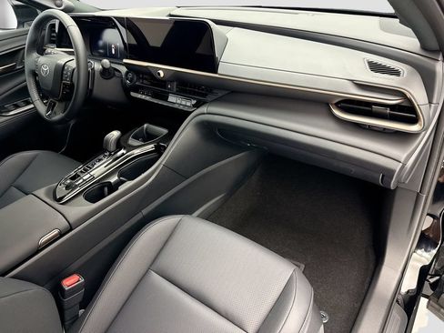 Used 2025 Toyota Crown Signia AWD/4WD image 16