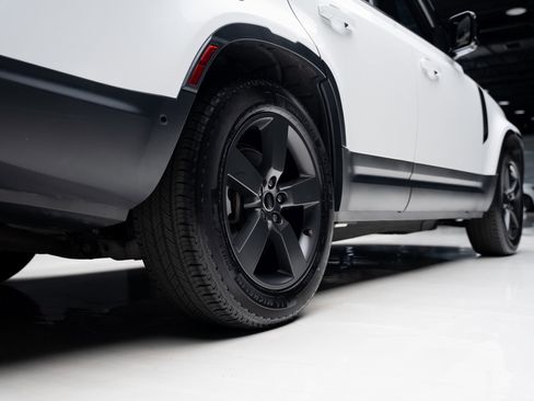 Used 2023 Land Rover Defender 130 SE image 81