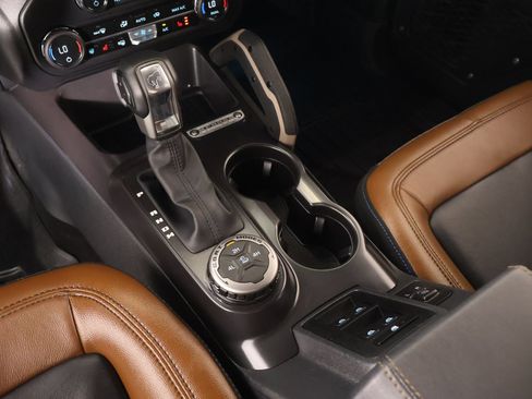 Used 2024 Ford Bronco Outer Banks AWD/4WD image 9