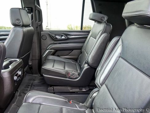 Used 2021 GMC Yukon Denali w/ LPO, Illumination Package image 13