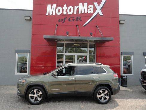 Used 2019 Jeep Cherokee Limited AWD/4WD image 5
