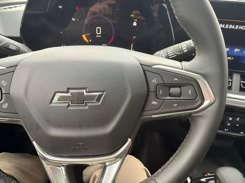 Used 2024 Chevrolet Trax ACTIV w/ Sunroof Package FWD image 13