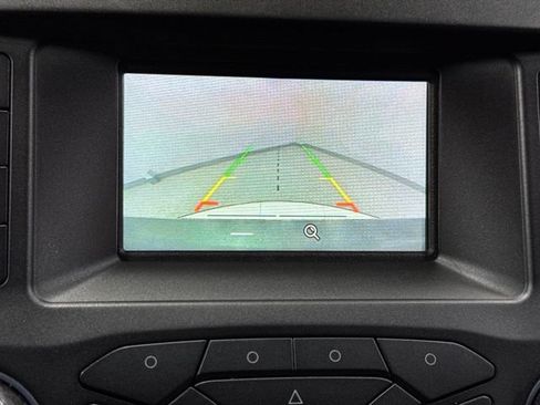 Used 2018 Ford Edge SE FWD image 3
