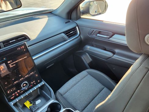 Used 2025 GMC Terrain Elevation image 16