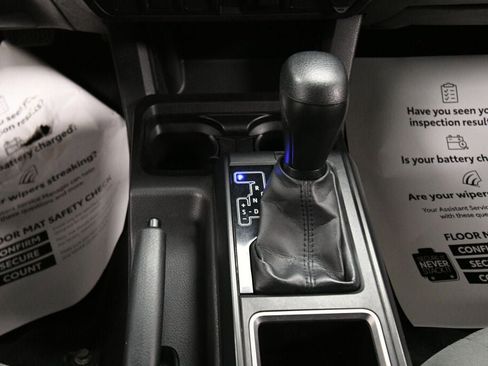 Certified 2022 Toyota Tacoma SR AWD/4WD image 17