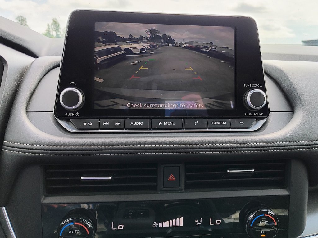 Used 2025 Nissan Rogue SV FWD image 14