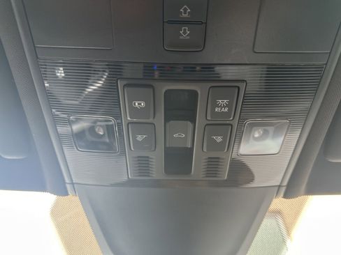 Certified 2022 Volkswagen Tiguan SEL R-Line image 31