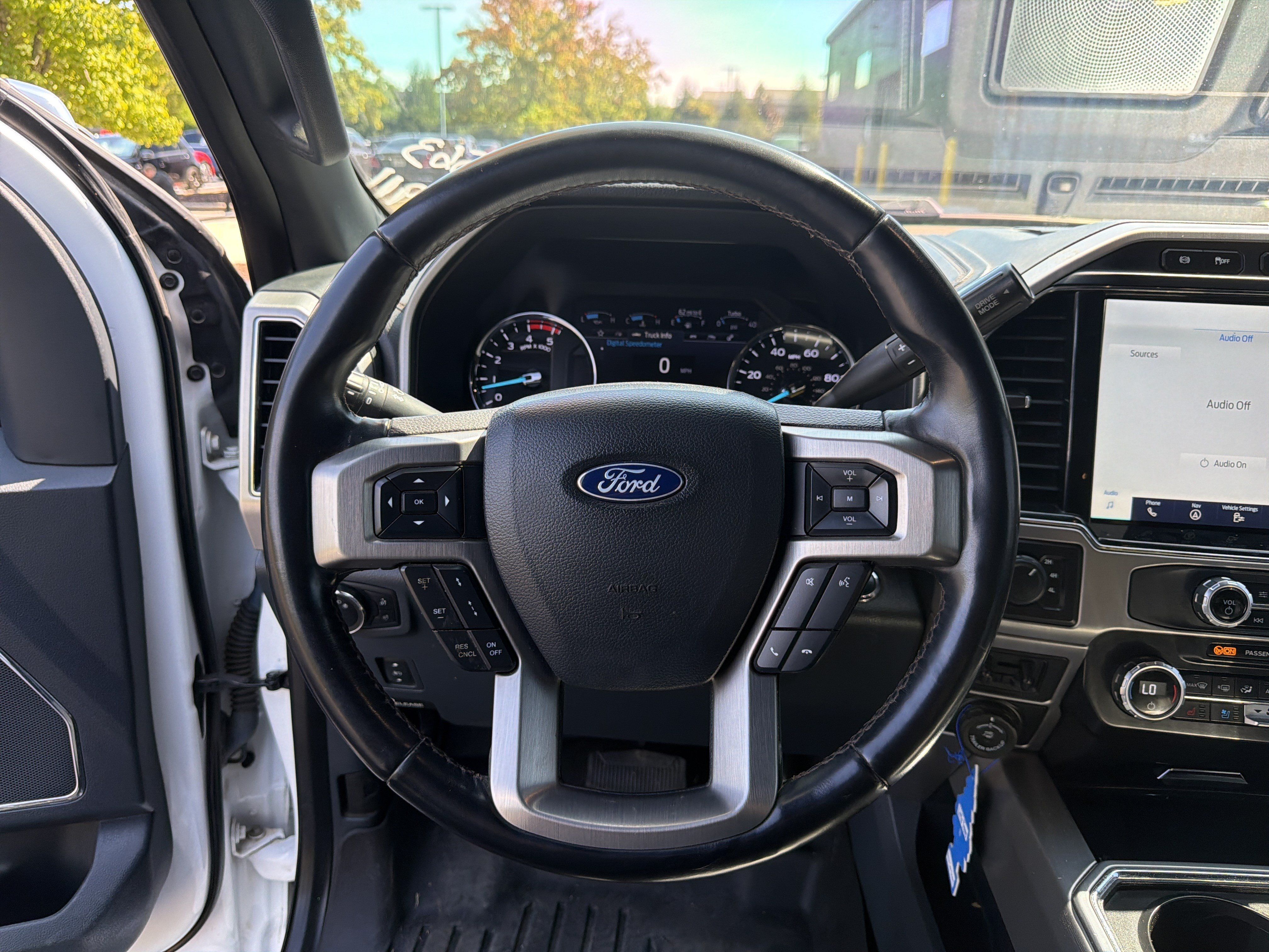 Used 2022 Ford F350 Platinum w/ FX4 Off-Road Package AWD/4WD image 15