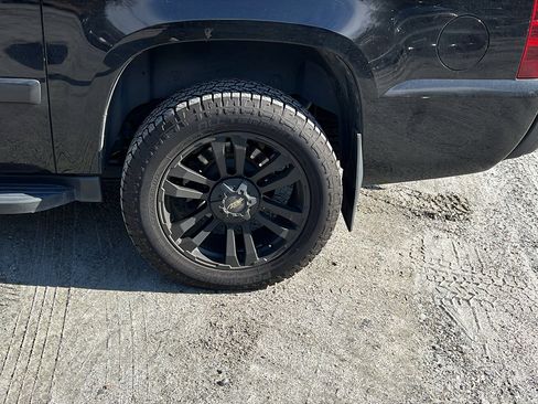 Used 2009 Chevrolet Avalanche LS image 12