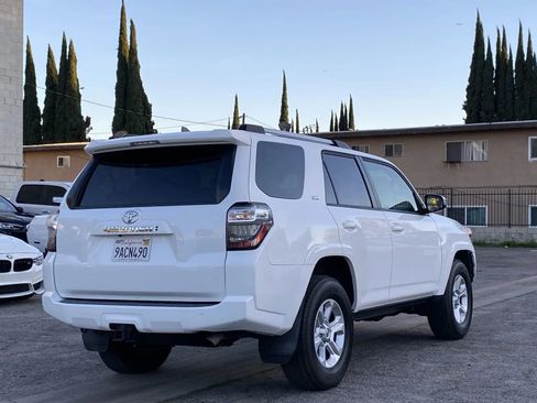 Used 2022 Toyota 4Runner SR5 Premium image 4