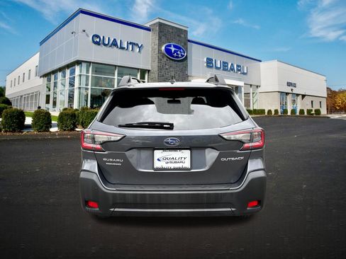 Used 2024 Subaru Outback Premium AWD/4WD image 3