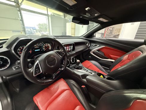 Used 2016 Chevrolet Camaro SS RWD image 13