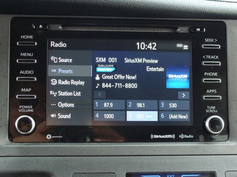 Used 2019 Toyota Sienna XLE w/ XLE Navigation Package FWD image 18