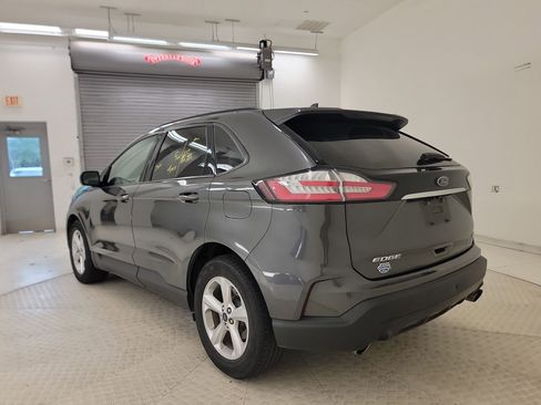 Used 2020 Ford Edge SE FWD image 3