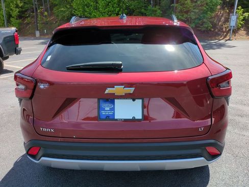 Used 2025 Chevrolet Trax LT FWD image 6