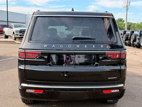 Used 2024 Jeep Wagoneer Series II w/ Flexible Seating Group RWD image 4