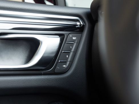 Certified 2026 Porsche Macan AWD/4WD image 18