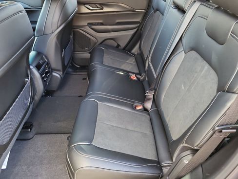 New 2025 Jeep Grand Cherokee Altitude image 23