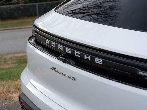 Certified 2025 Porsche Macan 4S Electric image 15