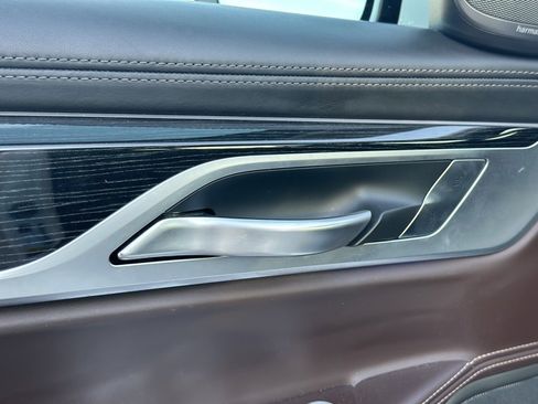 Used 2017 BMW 750i xDrive image 18