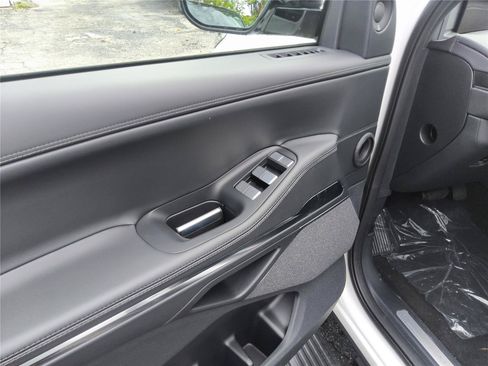 New 2026 Lincoln Navigator Reserve w/ Jet Appearance Package AWD/4WD image 12