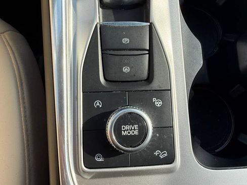 Used 2020 Ford Explorer Platinum w/ Premium Technology Package AWD/4WD image 24