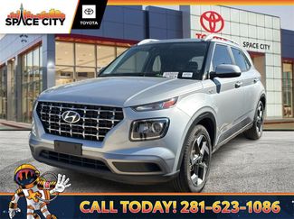 Used 2021 Hyundai Venue SEL video 1