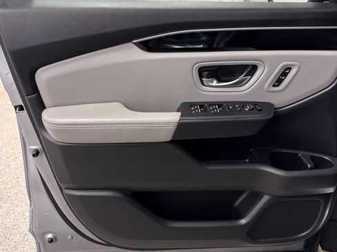 Used 2023 Honda Pilot EX-L image 3