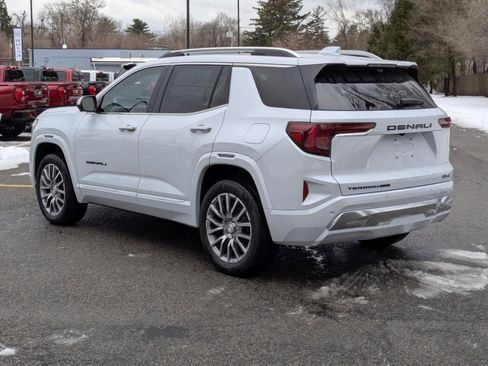 New 2026 GMC Terrain Denali w/ LPO, Black Badging Package image 5