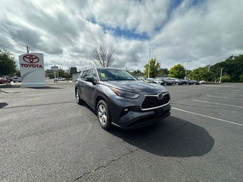 Certified 2024 Toyota Highlander LE image 6