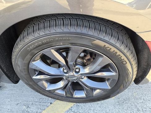 Used 2018 Chrysler Pacifica Touring Plus w/ S Appearance Package image 5