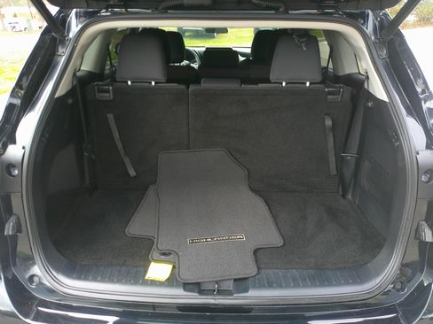 Used 2022 Toyota Highlander LE image 33