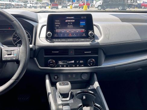 Used 2025 Nissan Rogue SV AWD/4WD image 6