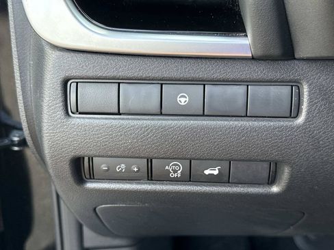 Certified 2025 Nissan Rogue SV AWD/4WD image 33