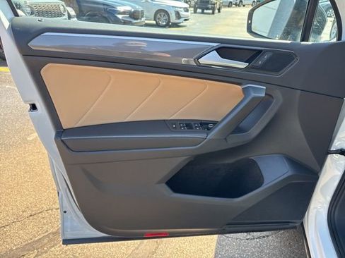 Used 2023 Volkswagen Tiguan SE R-Line AWD/4WD image 8