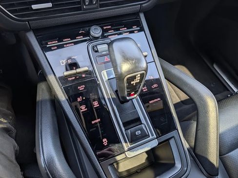 Used 2021 Porsche Cayenne AWD/4WD image 19