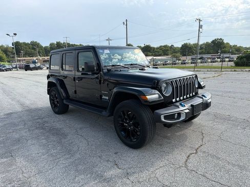 Used 2023 Jeep Wrangler Unlimited Sahara w/ Cold Weather Group AWD/4WD image 1