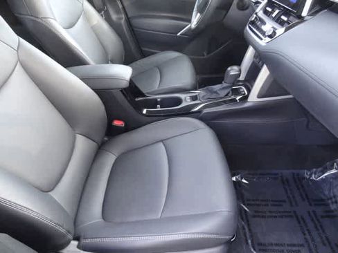 Used 2025 Toyota Corolla Cross XLE AWD/4WD image 13