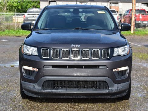 Used 2019 Jeep Compass Sport w/ Tech Group FWD image 2
