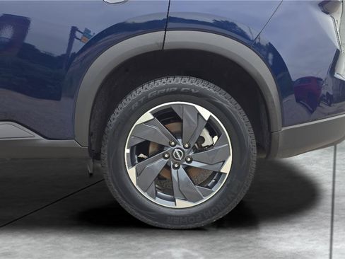 Used 2025 Nissan Rogue SV FWD image 29