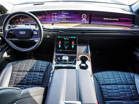 Used 2025 Cadillac Escalade ESV Sport Platinum image 15