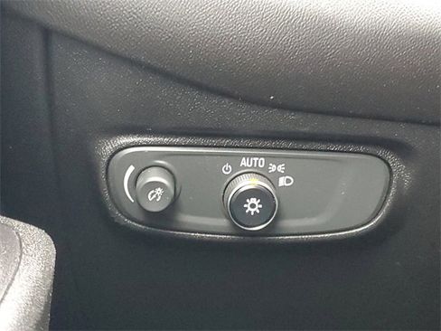 Used 2018 Chevrolet Equinox LT image 18