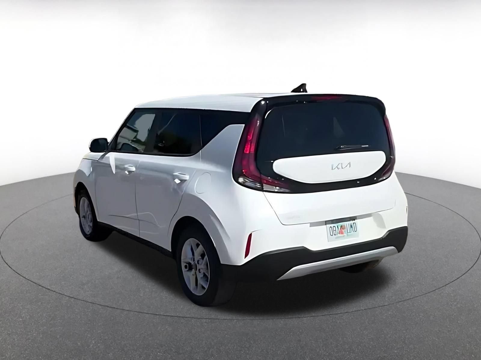 Used 2025 Kia Soul LX w/ LX Technology Package FWD image 9