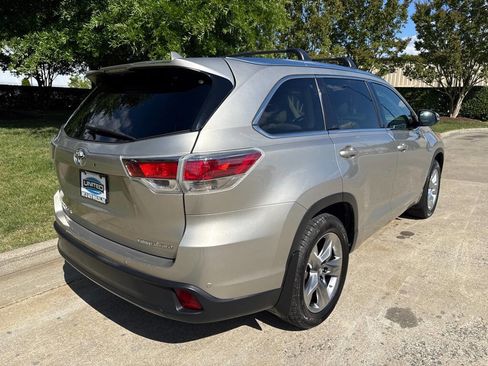 Used 2016 Toyota Highlander Limited AWD/4WD image 3