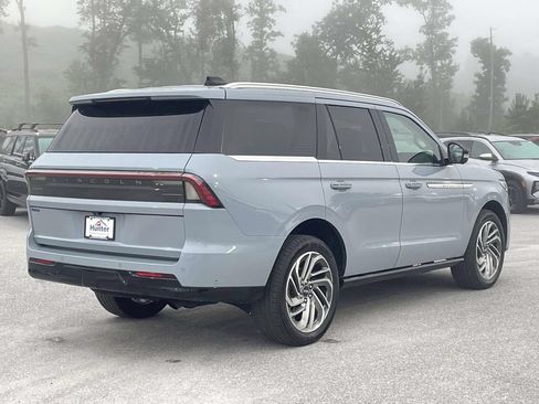 Used 2025 Lincoln Navigator Reserve AWD/4WD image 31